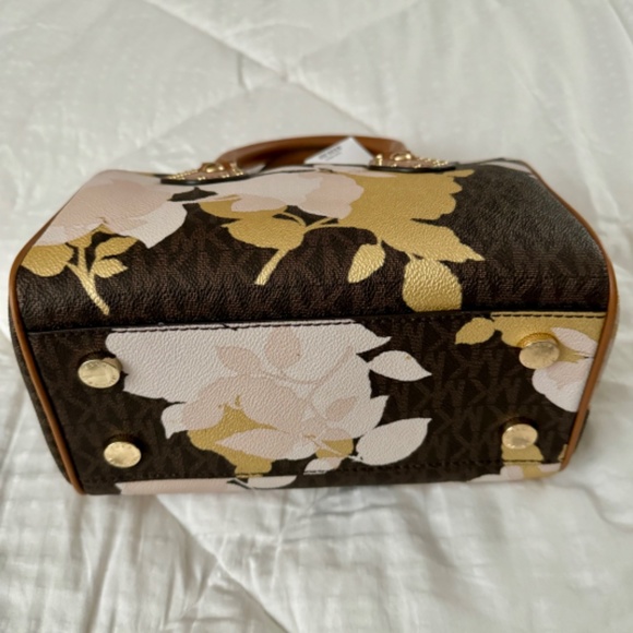 Handbag - Picture 2 of 6